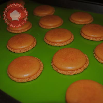 macarons à l'orange et chocolat au lait