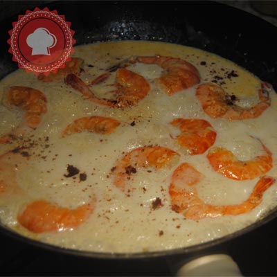 recette en images de pâtes aux gambas et à la crème d'ail