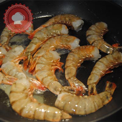 recette en images de pâtes aux gambas et à la crème d'ail