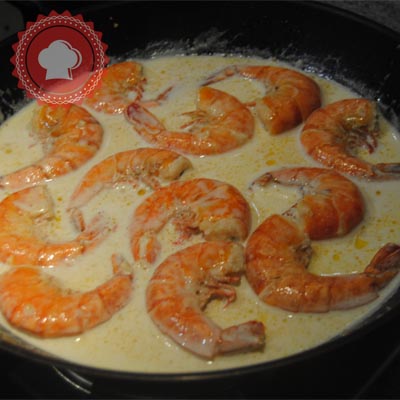 recette en images de pâtes aux gambas et à la crème d'ail