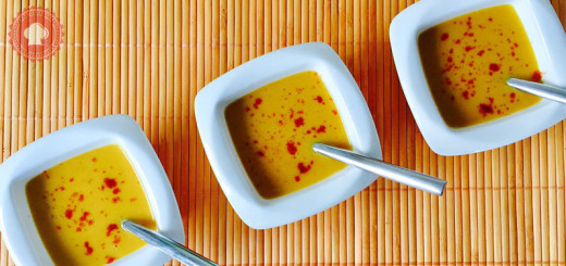 La recette de ce délicieux velouté de citrouille au lait de coco et curry vous réchauffera pour l'hiver.