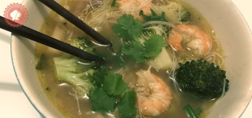 Une recette facile et qui réchauffe de bouillon thaï crevettes et vermicelles avec ses petits légumes