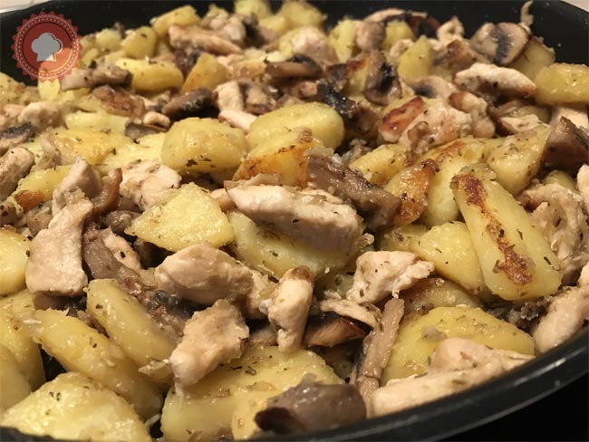 Poelee De Pommes De Terre Champignons Et Poulet