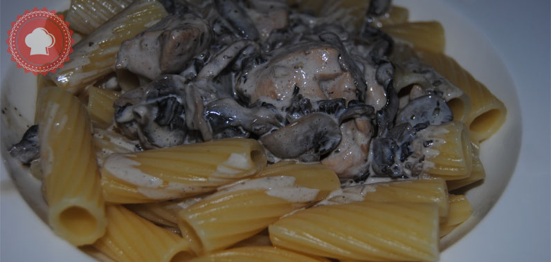 recette de penne au poulet , champignons et tartare