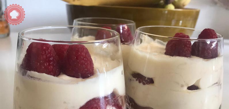 recette de tiramisu aux framboises avec génoise